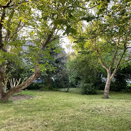 Апартаменты With Garden